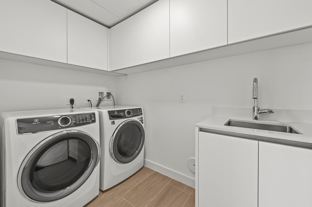 待售: $2,999,999 (3 贝兹, 3 浴室, 2590 平方英尺)