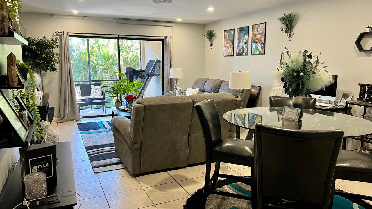 待售: $210,000 (2 贝兹, 2 浴室, 936 平方英尺)