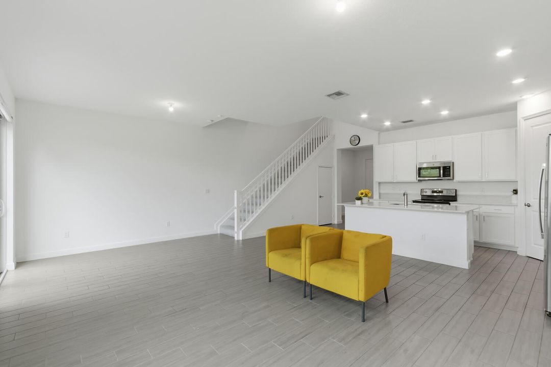 For Sale: $515,000 (3 beds, 2 baths, 1931 Square Feet)