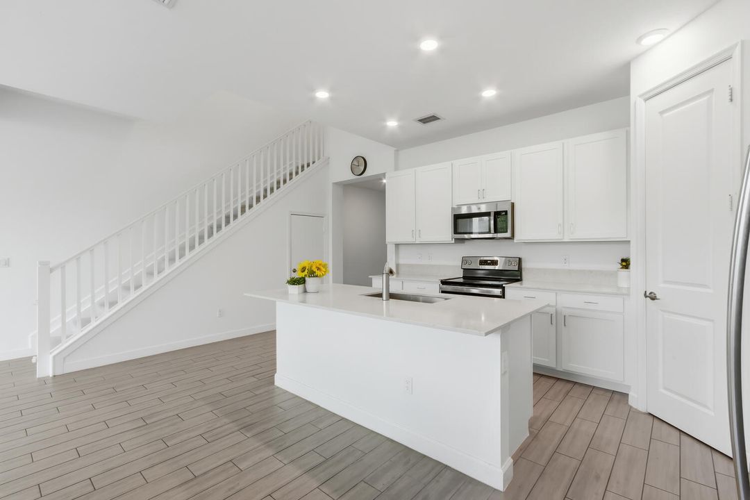 For Sale: $515,000 (3 beds, 2 baths, 1931 Square Feet)