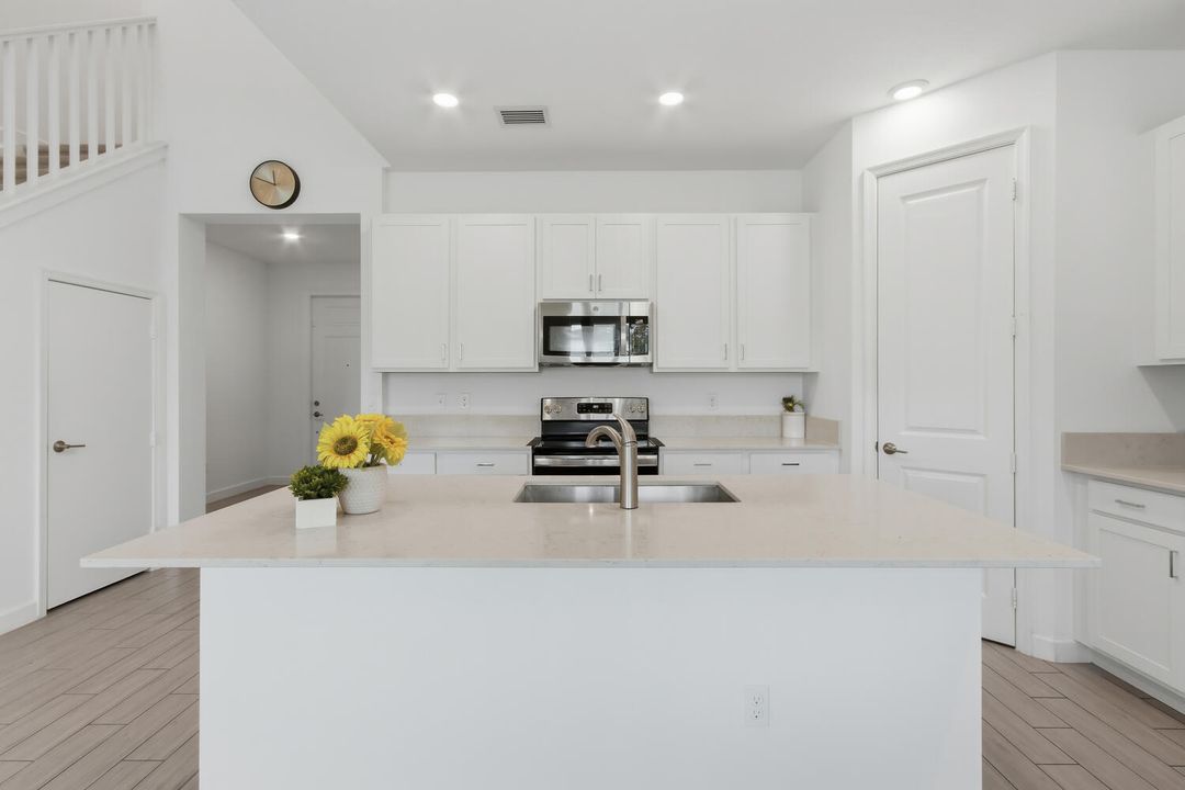 For Sale: $515,000 (3 beds, 2 baths, 1931 Square Feet)