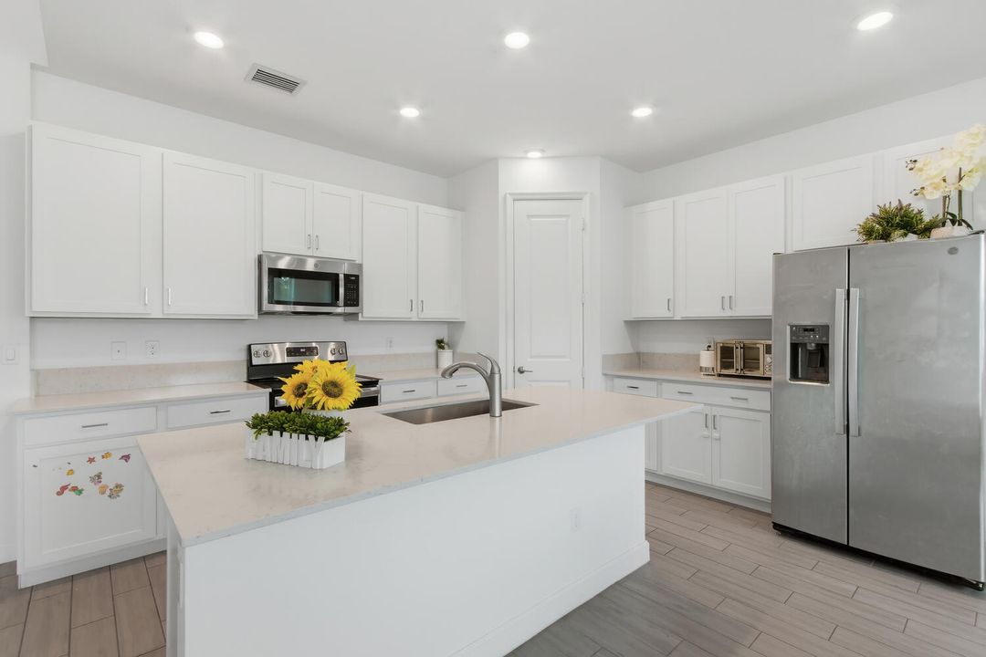 For Sale: $515,000 (3 beds, 2 baths, 1931 Square Feet)