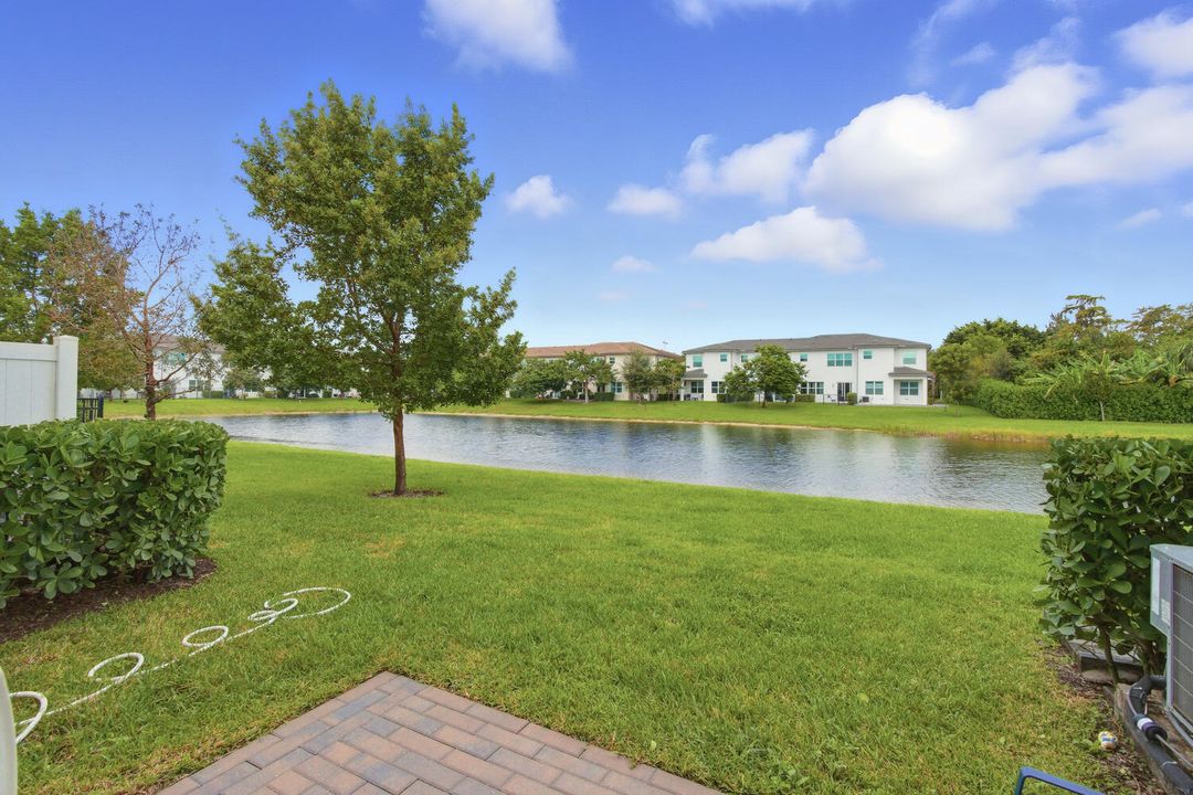 For Sale: $515,000 (3 beds, 2 baths, 1931 Square Feet)