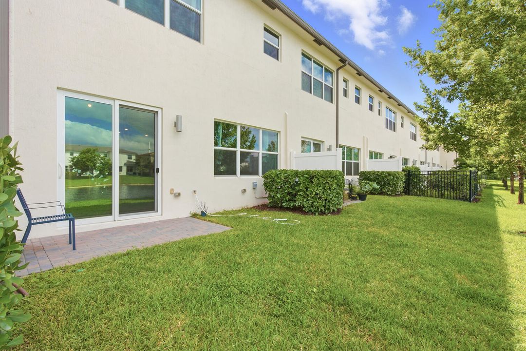 For Sale: $515,000 (3 beds, 2 baths, 1931 Square Feet)