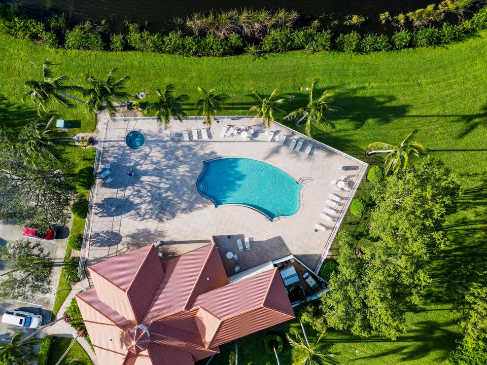 待售: $329,000 (2 贝兹, 2 浴室, 1008 平方英尺)