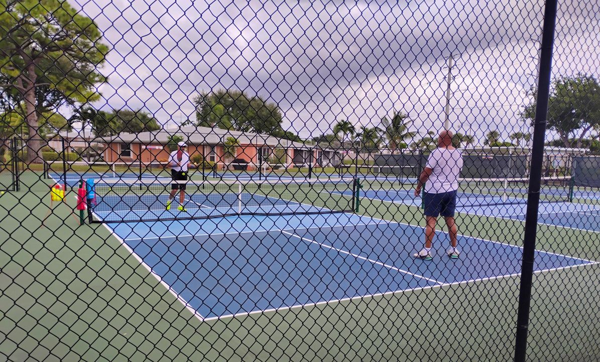 For Rent: $2,300 (2 beds, 2 baths, 1104 Square Feet)