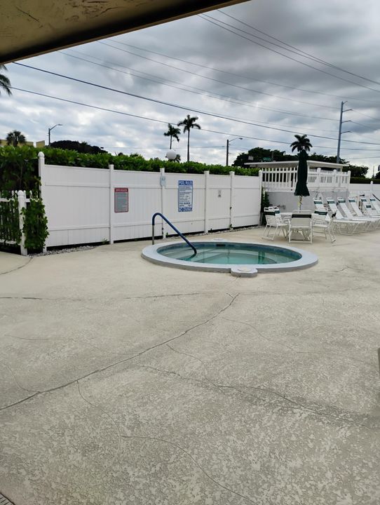 For Rent: $2,300 (2 beds, 2 baths, 1104 Square Feet)