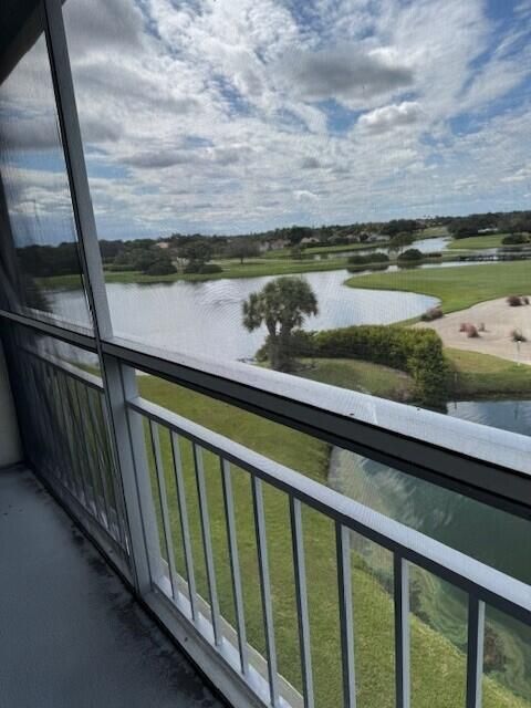 Active With Contract: $2,100 (2 beds, 2 baths, 1442 Square Feet)