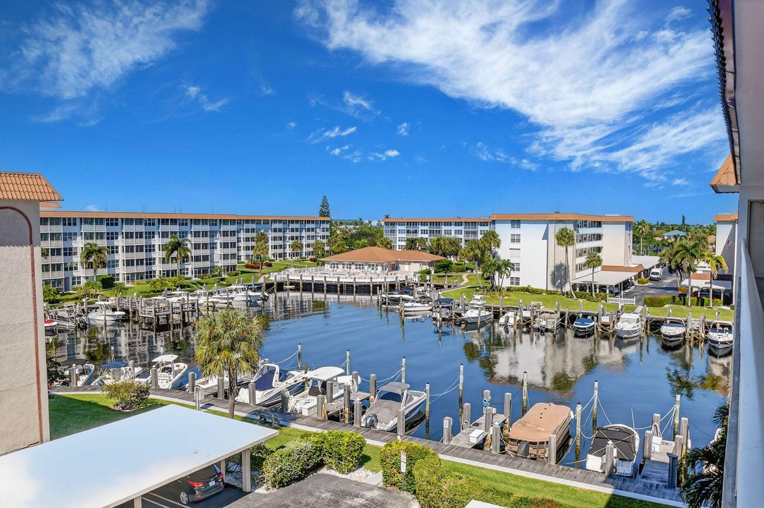 На продажу: $320,000 (2 спален, 2 ванн, 1200 Квадратных фут)