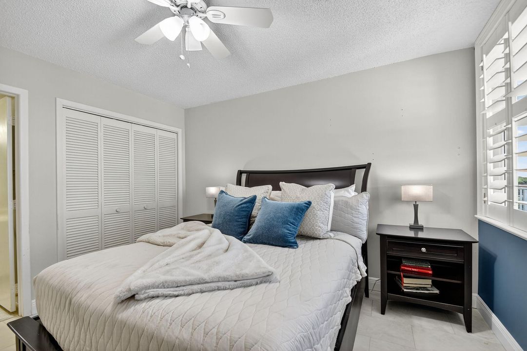 На продажу: $320,000 (2 спален, 2 ванн, 1200 Квадратных фут)