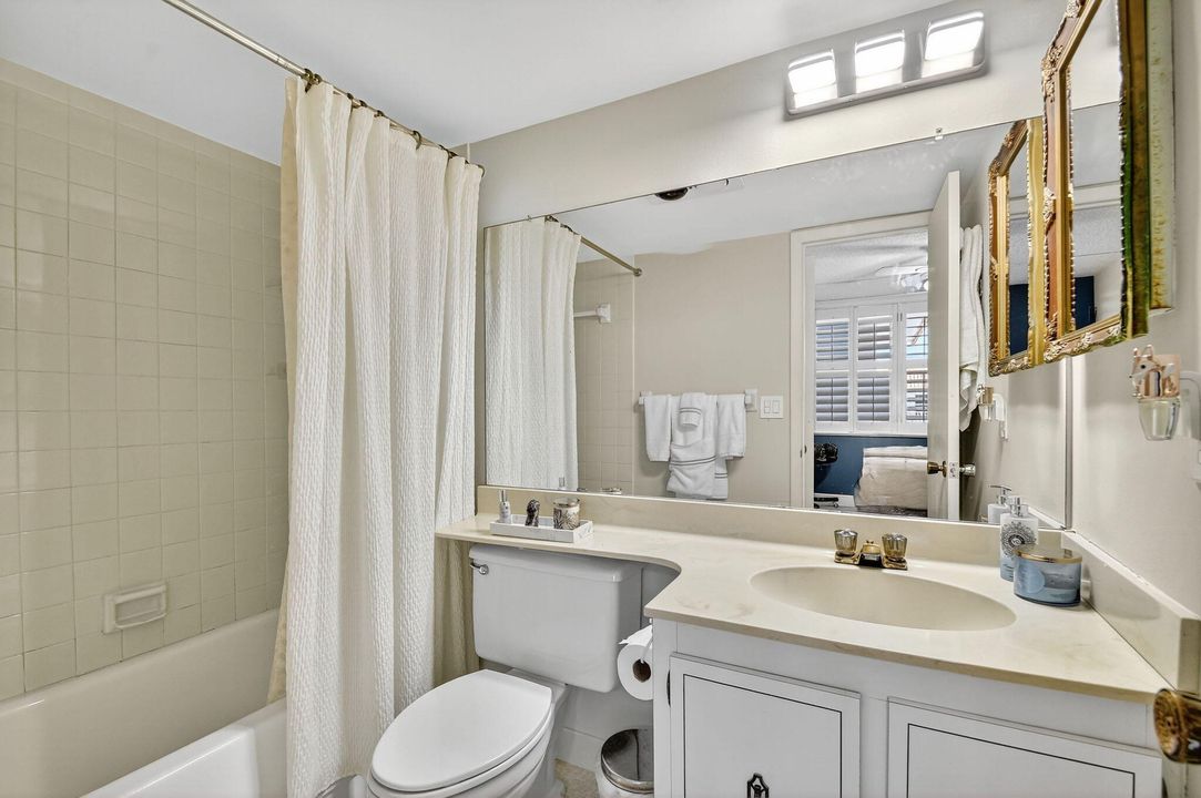 На продажу: $320,000 (2 спален, 2 ванн, 1200 Квадратных фут)