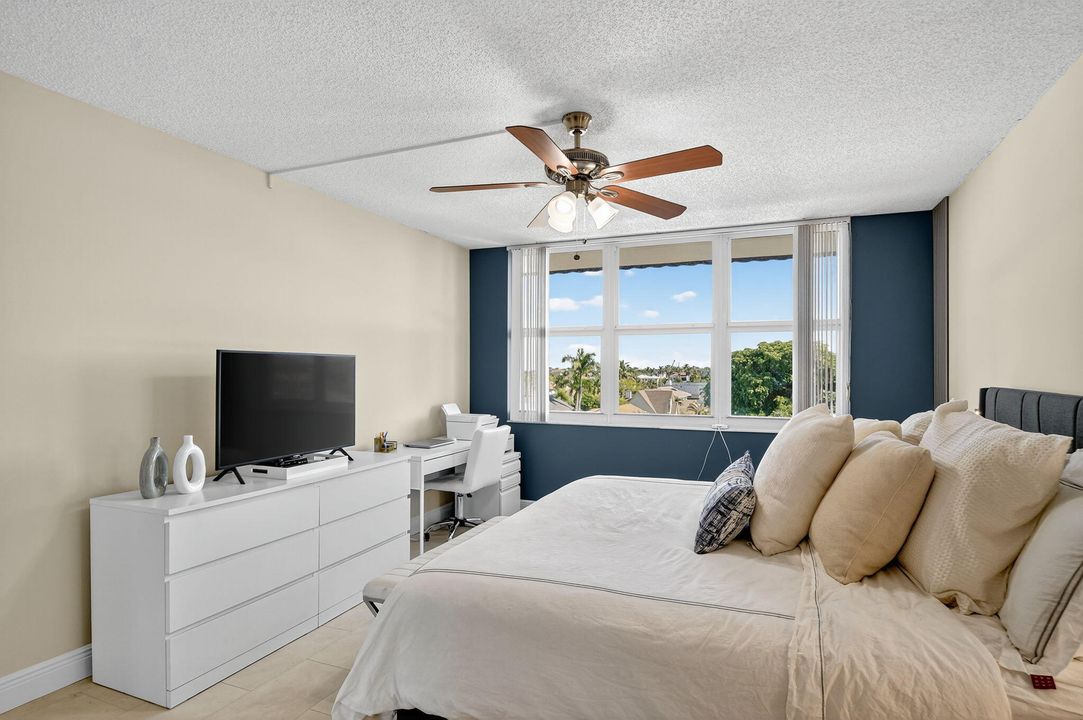 На продажу: $320,000 (2 спален, 2 ванн, 1200 Квадратных фут)