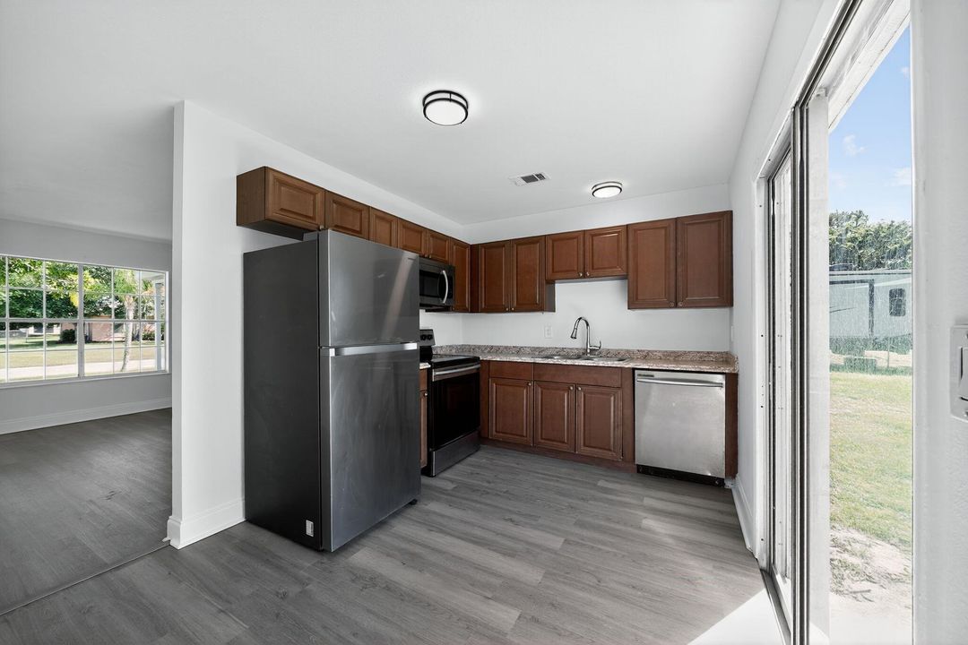 На продажу: $310,000 (3 спален, 2 ванн, 1000 Квадратных фут)