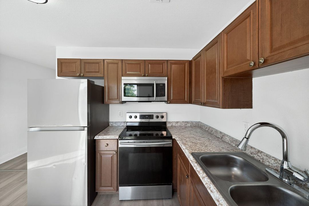 На продажу: $310,000 (3 спален, 2 ванн, 1000 Квадратных фут)