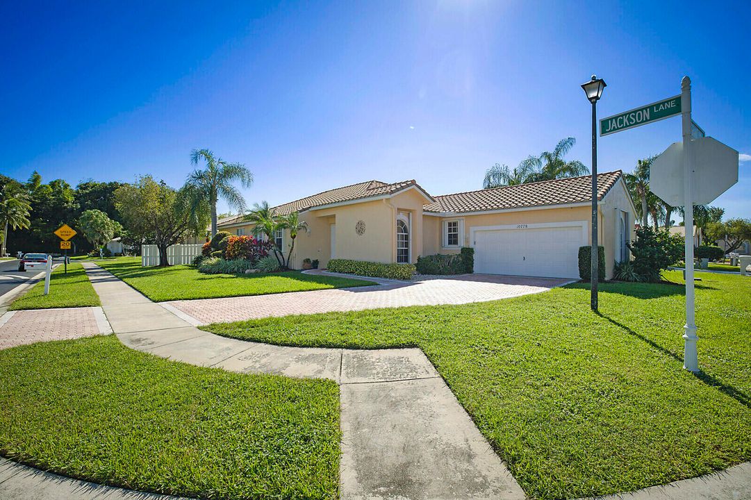 Active With Contract: $530,000 (4 beds, 2 baths, 2079 Square Feet)