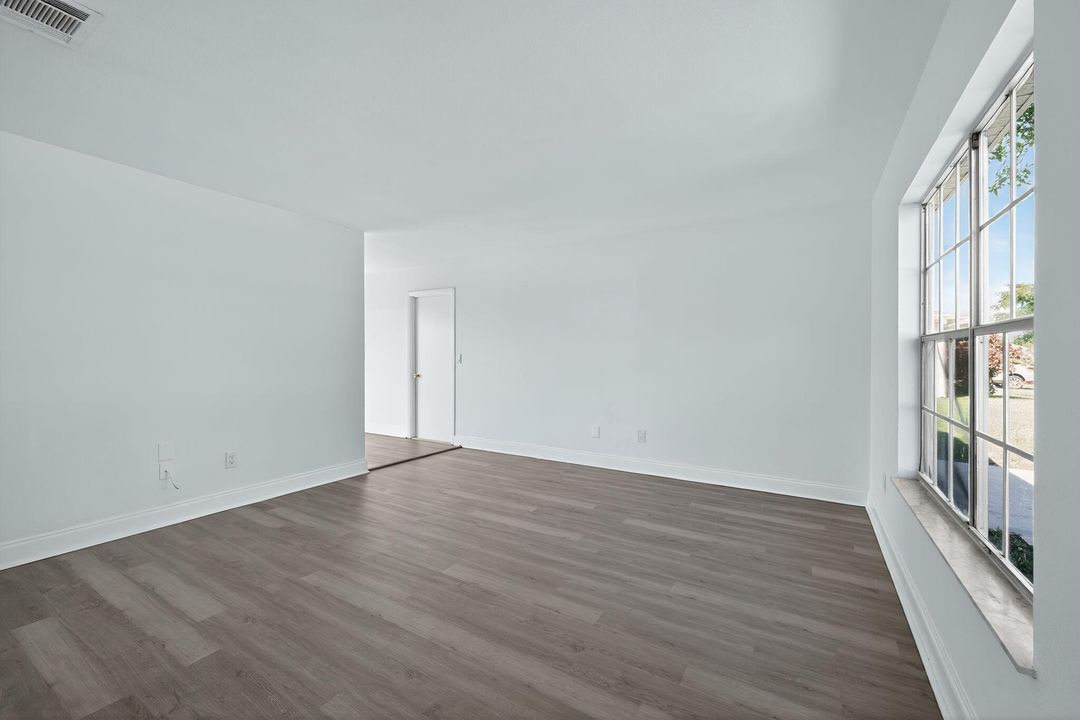 На продажу: $310,000 (3 спален, 2 ванн, 1000 Квадратных фут)