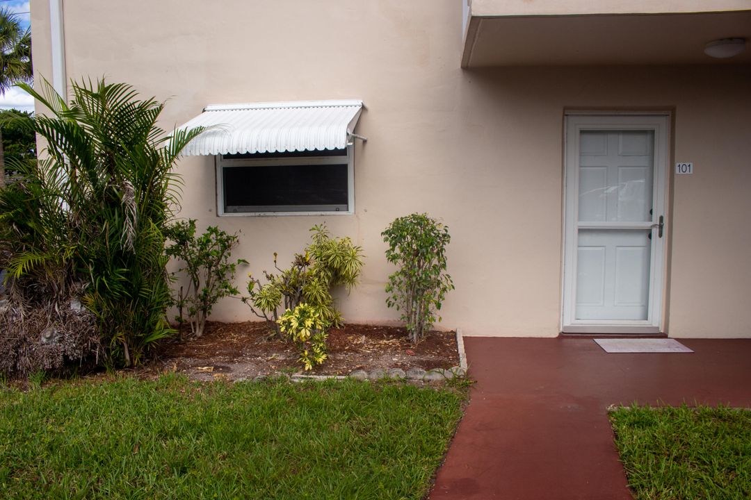 Active With Contract: $49,500 (2 beds, 1 baths, 894 Square Feet)
