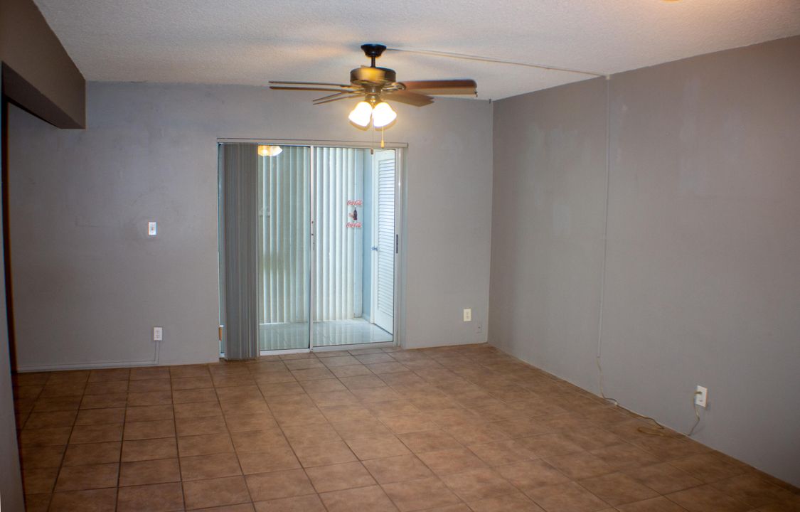 Active With Contract: $49,500 (2 beds, 1 baths, 894 Square Feet)