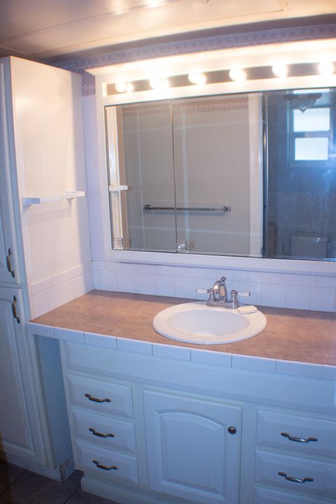 Active With Contract: $49,500 (2 beds, 1 baths, 894 Square Feet)
