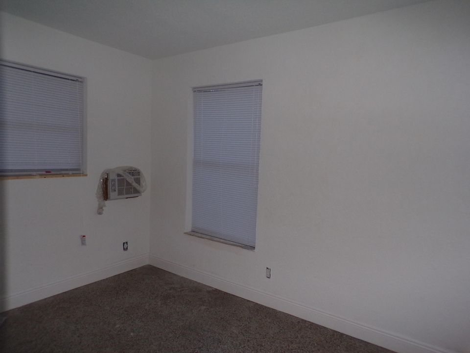 В аренду: $2,100 (3 спален, 1 ванн, 1000 Квадратных фут)