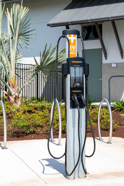 合同活跃: $477,000 (3 贝兹, 2 浴室, 1679 平方英尺)