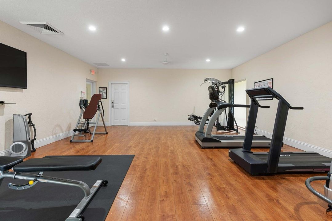 出租: $9,000 (2 贝兹, 2 浴室, 1500 平方英尺)