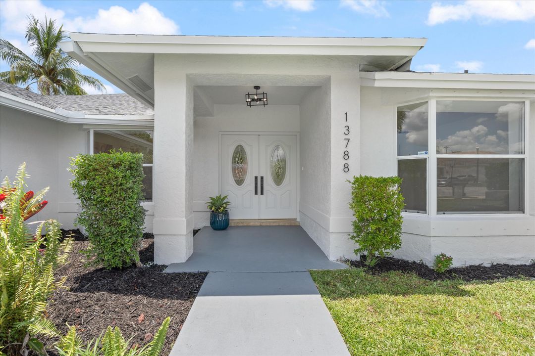 合同活跃: $729,000 (4 贝兹, 2 浴室, 2388 平方英尺)