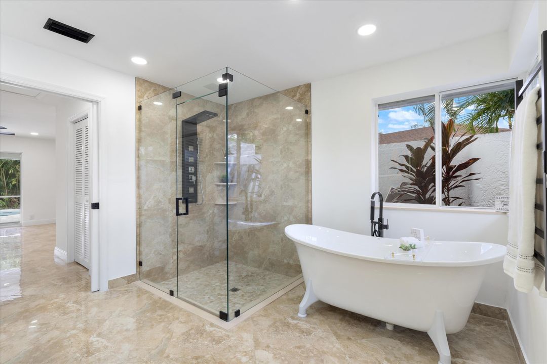 合同活跃: $729,000 (4 贝兹, 2 浴室, 2388 平方英尺)