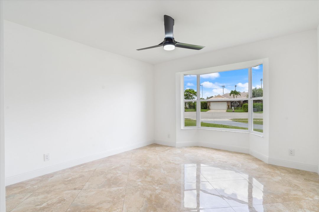 合同活跃: $729,000 (4 贝兹, 2 浴室, 2388 平方英尺)