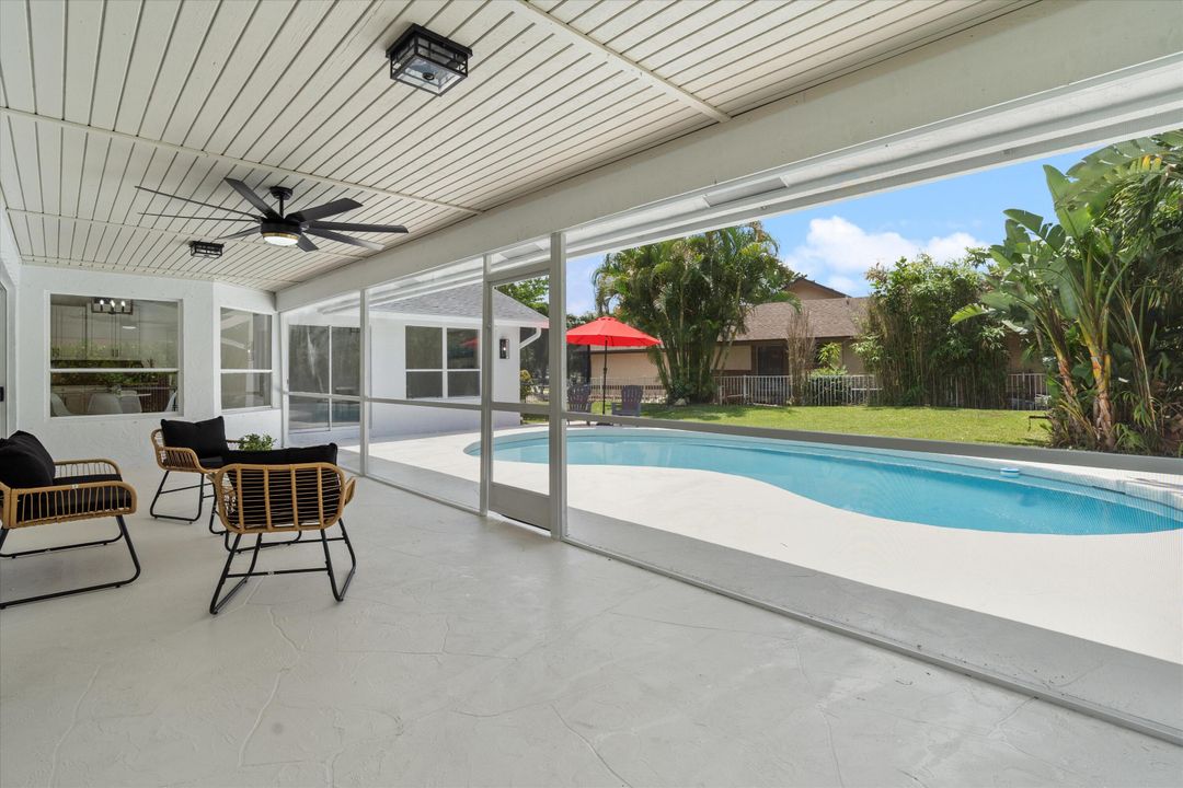 合同活跃: $729,000 (4 贝兹, 2 浴室, 2388 平方英尺)