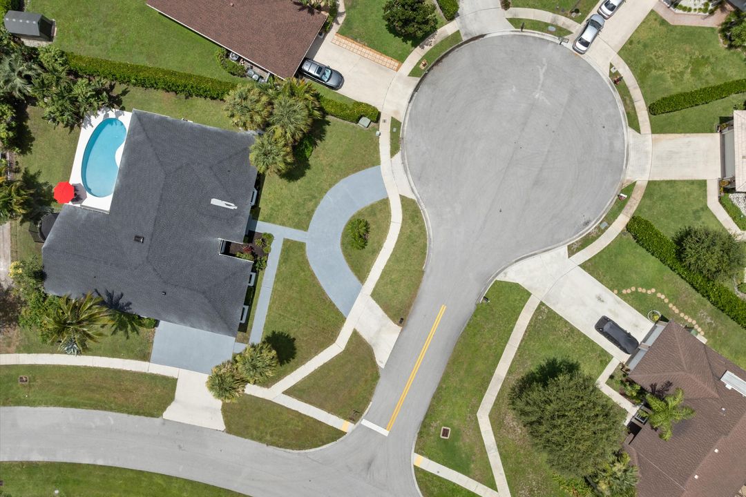 合同活跃: $729,000 (4 贝兹, 2 浴室, 2388 平方英尺)