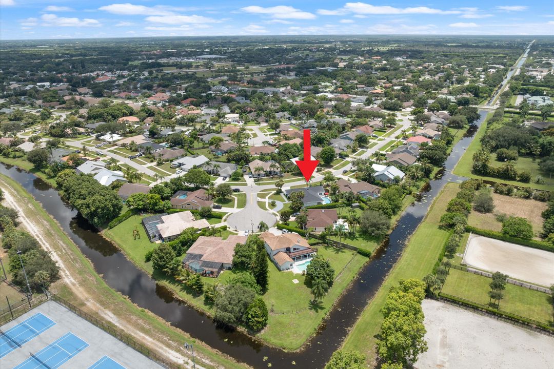 合同活跃: $729,000 (4 贝兹, 2 浴室, 2388 平方英尺)