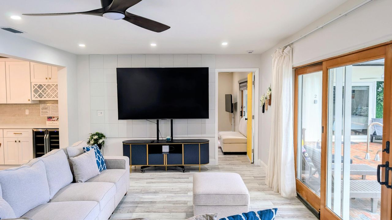 For Rent: $12,500 (3 beds, 3 baths, 2134 Square Feet)