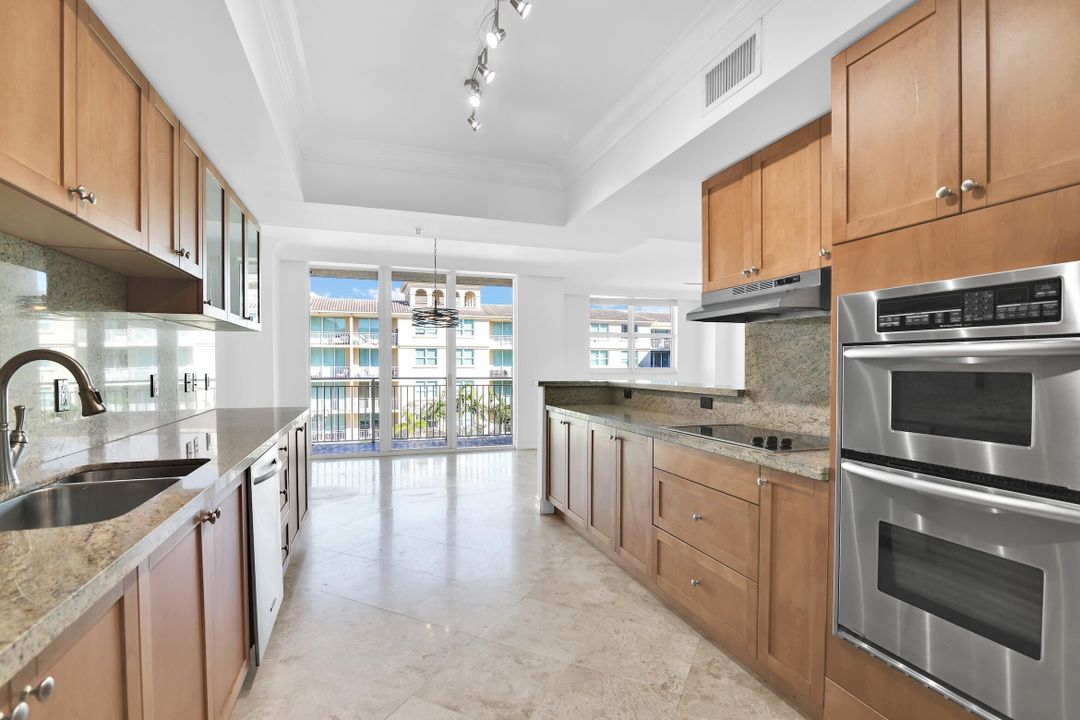 Active With Contract: $995,000 (2 beds, 2 baths, 1816 Square Feet)