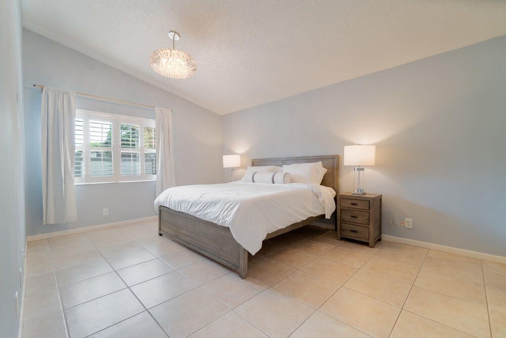 For Sale: $525,000 (2 beds, 2 baths, 1231 Square Feet)