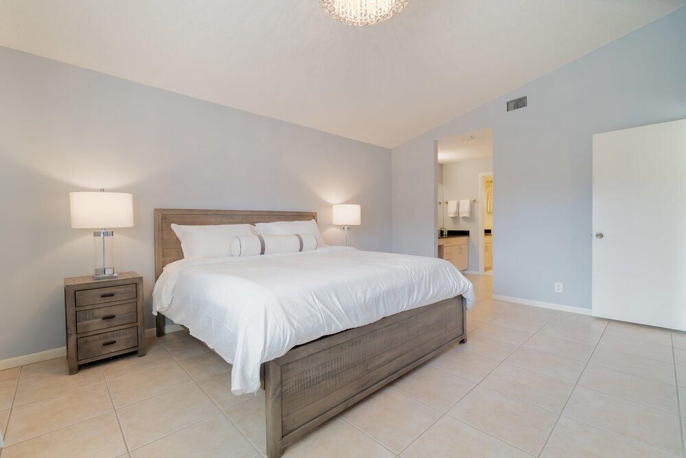 For Sale: $525,000 (2 beds, 2 baths, 1231 Square Feet)