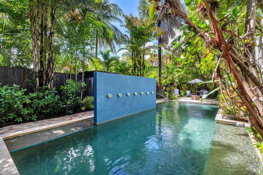 For Sale: $2,195,000 (4 beds, 4 baths, 2480 Square Feet)