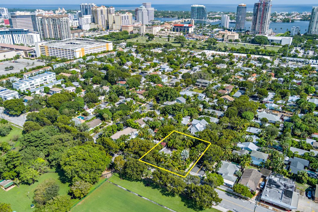 For Sale: $2,195,000 (4 beds, 4 baths, 2480 Square Feet)