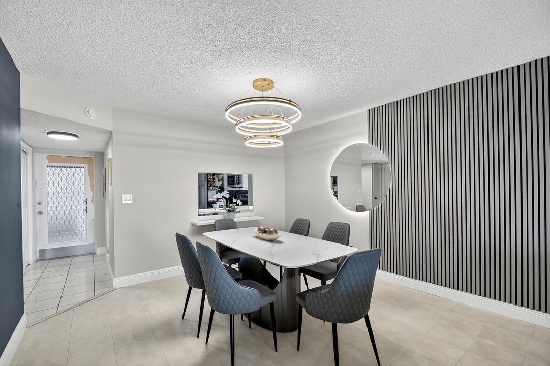 На продажу: $320,000 (2 спален, 2 ванн, 1200 Квадратных фут)