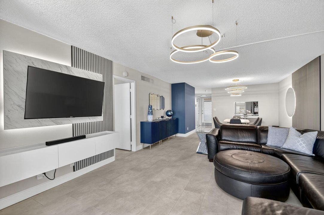 На продажу: $320,000 (2 спален, 2 ванн, 1200 Квадратных фут)