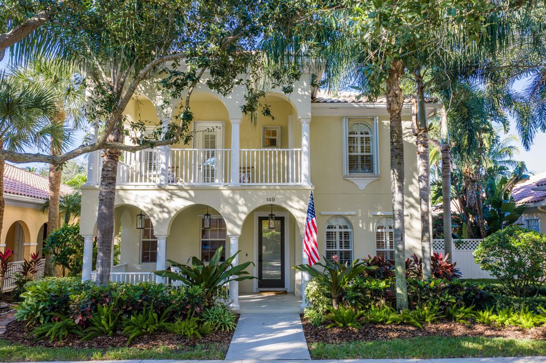 Recently Sold: $1,599,000 (4 beds, 3 baths, 2704 Square Feet)