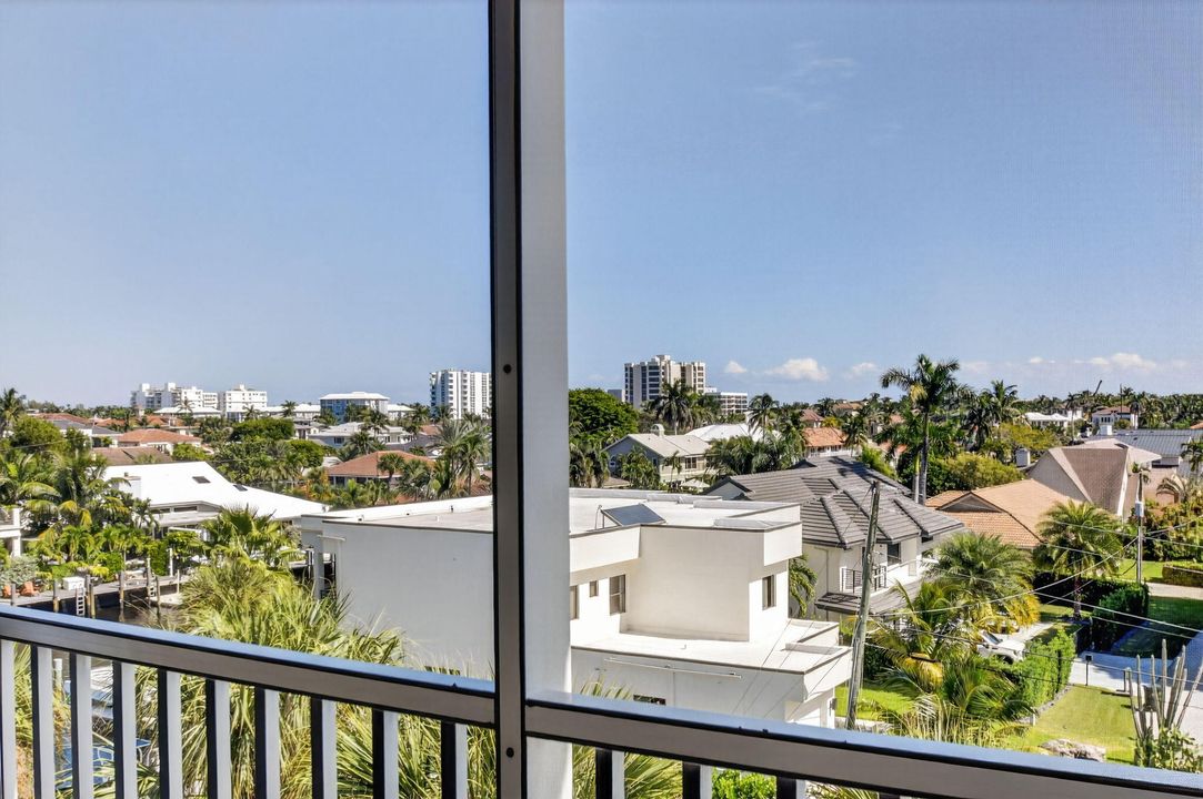 На продажу: $320,000 (2 спален, 2 ванн, 1200 Квадратных фут)