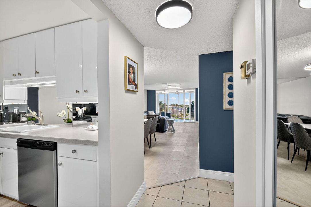 На продажу: $320,000 (2 спален, 2 ванн, 1200 Квадратных фут)