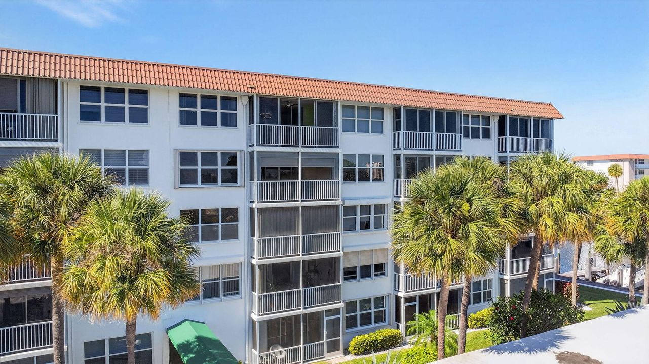 На продажу: $320,000 (2 спален, 2 ванн, 1200 Квадратных фут)