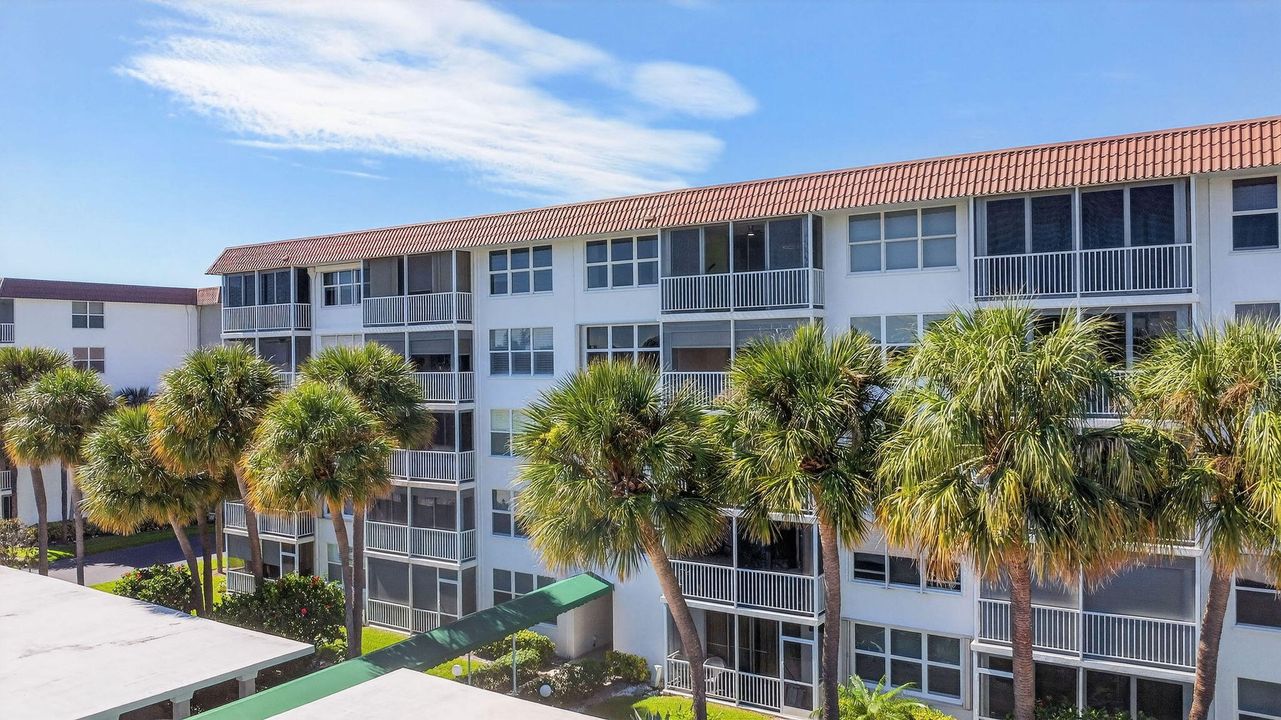 На продажу: $320,000 (2 спален, 2 ванн, 1200 Квадратных фут)