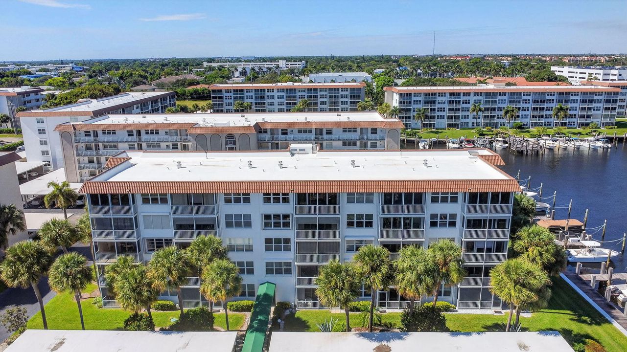 На продажу: $320,000 (2 спален, 2 ванн, 1200 Квадратных фут)