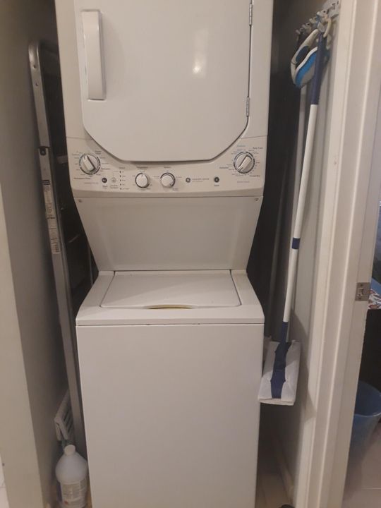 待售: $270,000 (2 贝兹, 2 浴室, 950 平方英尺)