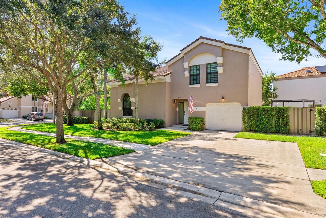 Active With Contract: $675,000 (4 beds, 2 baths, 2060 Square Feet)