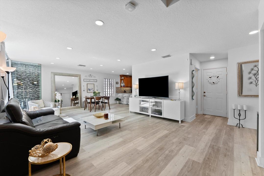 Active With Contract: $675,000 (4 beds, 2 baths, 2060 Square Feet)