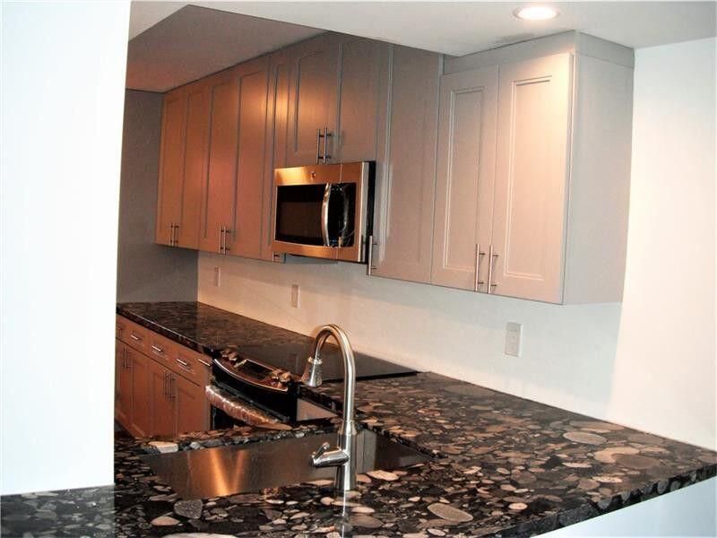 For Rent: $2,400 (2 beds, 1 baths, 1056 Square Feet)